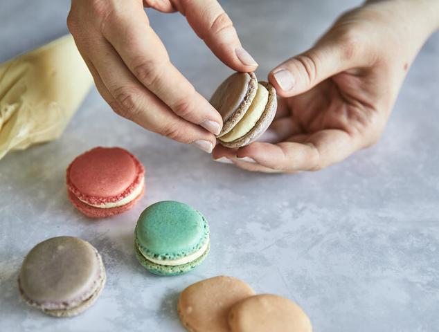 Schritt-für-Schritt-Anleitung: So gelingen dir selbstgemachte Macarons Schritt-für-Schritt-Anleitung: So gelingen dir selbstgemachte Macarons