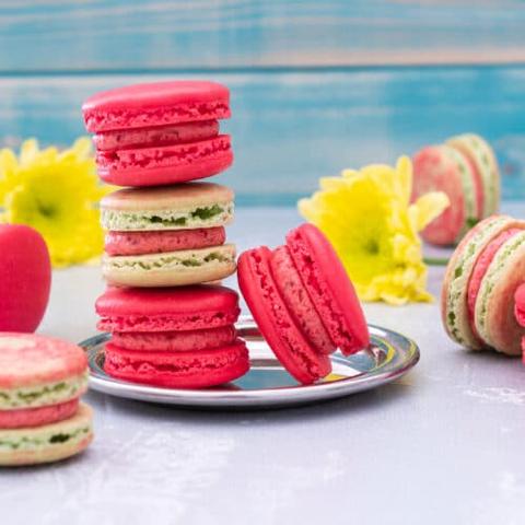 Die besten Rezepte und Techniken: Mach deine eigenen Macarons Die besten Rezepte und Techniken: Mach deine eigenen Macarons