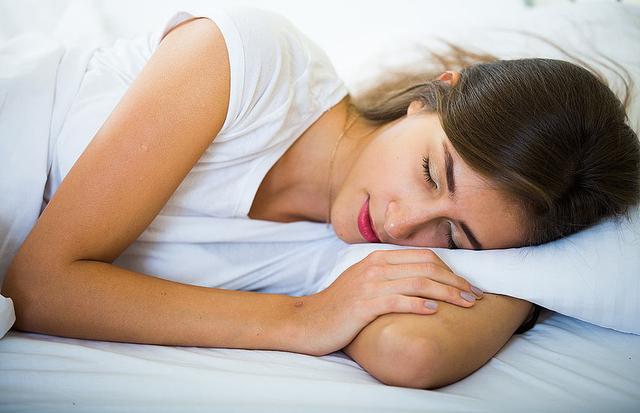 Schlafen mit Tennisarm: Tipps für eine erholsame Nacht