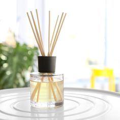 Kreative Idee: Selbstgemachtes Duftöl für Wohlfühlatmosphäre Kreative Idee: Selbstgemachtes Duftöl für Wohlfühlatmosphäre