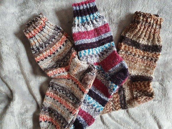 Einzigartige Unikate: Socken stricken wie Oma mit bunten Farben und Mustern