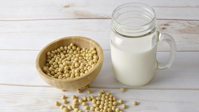 Einfach und schnell: Sojajoghurt zu Hause herstellen Einfach und schnell: Sojajoghurt zu Hause herstellen