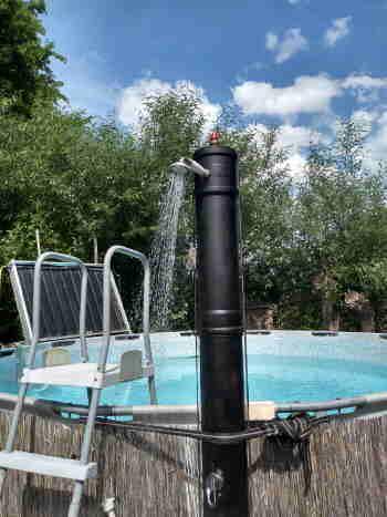 Erfrischen Sie sich mit einer selbstgebauten Solardusche im Garten - Anleitung und Tipps