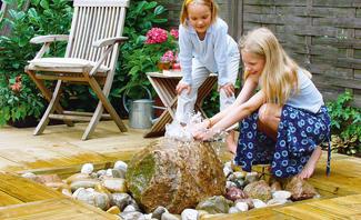 Ausgefallene Wasserspiele für den Garten: Selber einen Springbrunnen bauen Ausgefallene Wasserspiele für den Garten: Selber einen Springbrunnen bauen