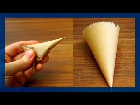 Kein Backpapier? Kein Problem! So machst du dir eine Spritztüte aus Pergamentpapier selber Kein Backpapier? Kein Problem! So machst du dir eine Spritztüte aus Pergamentpapier selber