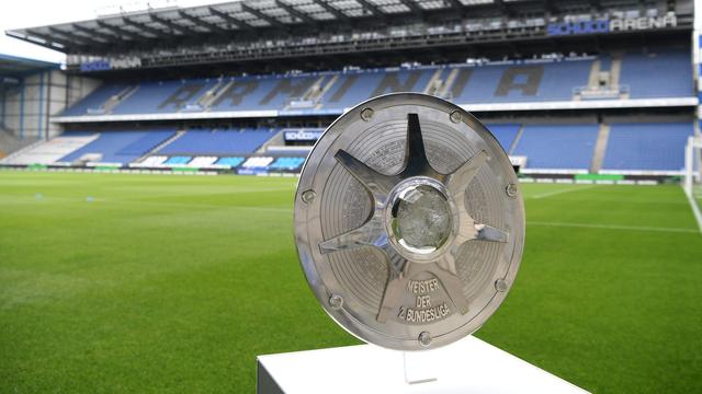 Eröffnungsspiel der 2. Bundesliga: FC Kaiserslautern gegen Hannover 96 Eröffnungsspiel der 2. Bundesliga: FC Kaiserslautern gegen Hannover 96