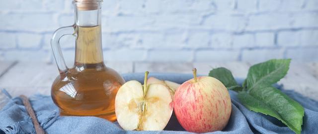 Stielwarzen entfernen mit Apfelessig? Mythen und Fakten aufgedeckt Stielwarzen entfernen mit Apfelessig? Mythen und Fakten aufgedeckt