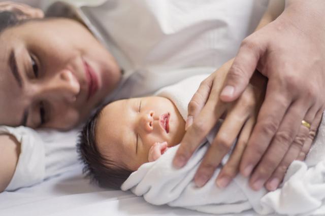 Warum sich Männer nach der Geburt verändern: Die Rolle von Hormonen und Vaterschaft Warum sich Männer nach der Geburt verändern: Die Rolle von Hormonen und Vaterschaft