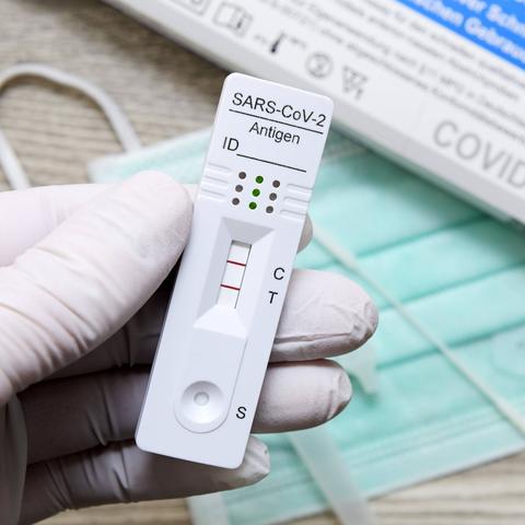 Dauer der Positivität bei Omikron-Infektion