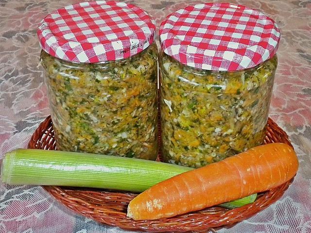 Kräuterwürze ohne Palmöl: Selbstgemachtes Suppengewürz für gesunde und aromatische Gerichte Kräuterwürze ohne Palmöl: Selbstgemachtes Suppengewürz für gesunde und aromatische Gerichte