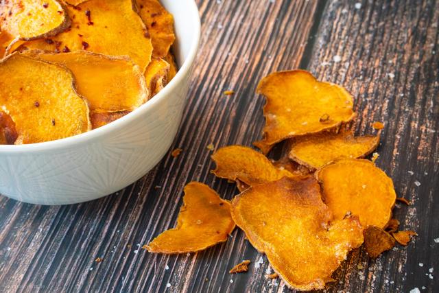 Leckere Rezeptideen für selbstgemachte Süßkartoffelchips Leckere Rezeptideen für selbstgemachte Süßkartoffelchips