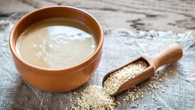 Tahini selber machen: Einfaches Rezept für cremige Sesampaste - Sieu ...