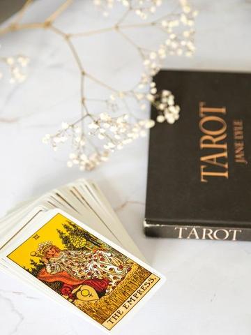 Nutzen Sie das kostenlose Tarot-Erlebnis und erhalten Sie Einblicke in Ihre Zukunft