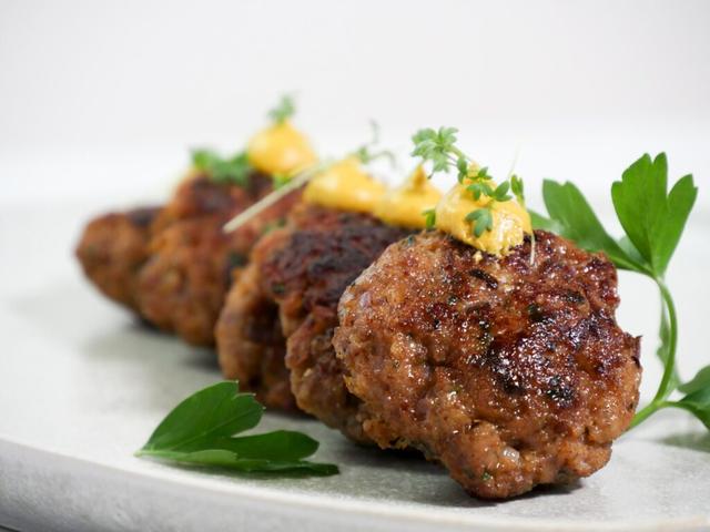 Das Geheimnis hinter lockeren und saftigen Frikadellen enthüllt Das Geheimnis hinter lockeren und saftigen Frikadellen enthüllt