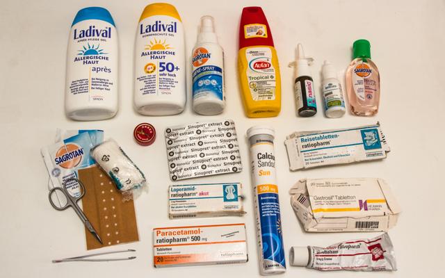 Sicher unterwegs: Der Inhalt einer gut ausgestatteten Reiseapotheke Sicher unterwegs: Der Inhalt einer gut ausgestatteten Reiseapotheke
