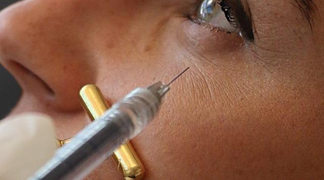 Tränensäcke loswerden: Operative Eingriffe und alternative Methoden Tränensäcke loswerden: Operative Eingriffe und alternative Methoden