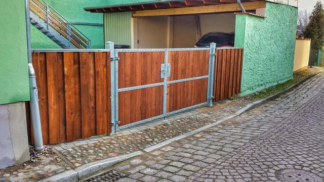 Tipps und Anleitung: Hoftor selber bauen aus Holz oder Metall