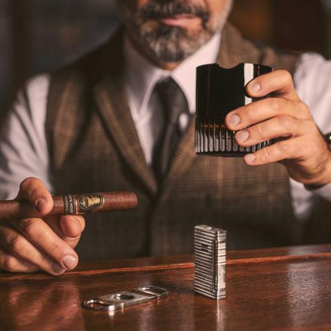 Tipps und Tricks: Wie raucht man eine Zigarre richtig?