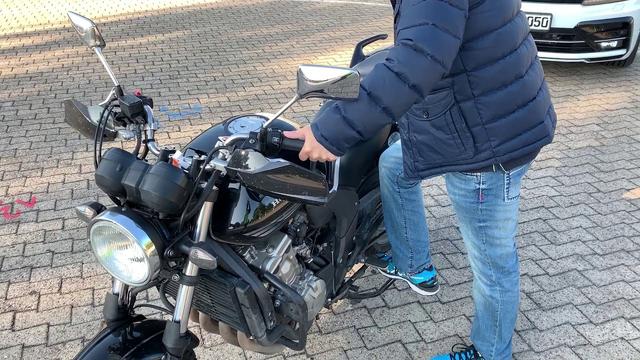 2. Wichtige Aspekte beim Aufbocken von Motorrädern mit dem Mittelständer