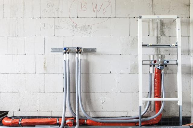 Wasserrohre verlegen: Materialauswahl und Vorbereitung Wasserrohre verlegen: Materialauswahl und Vorbereitung