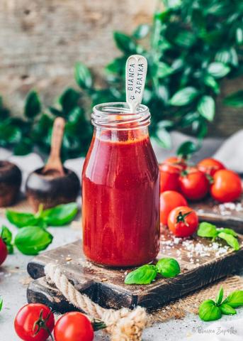 Köstlicher, natürlicher Tomatenketchup ohne Zusatzstoffe - selbst gemacht in nur 5 Minuten Köstlicher, natürlicher Tomatenketchup ohne Zusatzstoffe - selbst gemacht in nur 5 Minuten