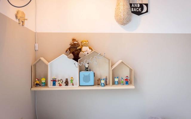 Toniebox-Sammlung ordentlich verstauen: Selbstgebautes Regal als Lösung