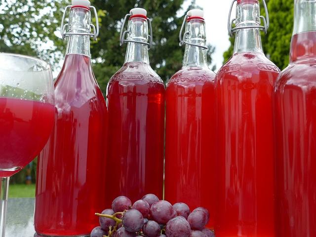 Genießen Sie frischen und natürlichen Traubenmost aus eigener Herstellung Genießen Sie frischen und natürlichen Traubenmost aus eigener Herstellung