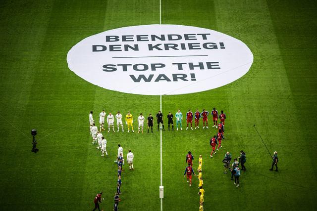 Bedeutende Trauerfälle in der Bundesliga und Nationalmannschaft: Warum wurde Trauerflor angelegt? Bedeutende Trauerfälle in der Bundesliga und Nationalmannschaft: Warum wurde Trauerflor angelegt?