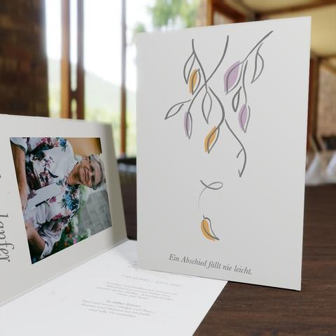 Mit Kreativität und Qualität: Selbstgestaltete Trauerkarten für einen würdevollen Abschied Mit Kreativität und Qualität: Selbstgestaltete Trauerkarten für einen würdevollen Abschied