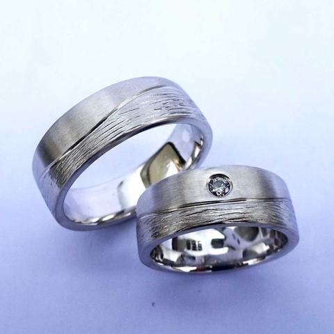 Erschaffen Sie Ihre eigenen Trauringe: Selbst schmieden in unserer Hobbygoldschmiede Erschaffen Sie Ihre eigenen Trauringe: Selbst schmieden in unserer Hobbygoldschmiede