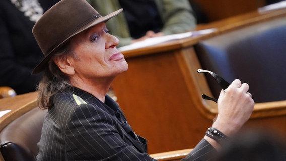 Udo Lindenberg und Apache 207: Eine musikalische Verbindung mit "Komet" Udo Lindenberg und Apache 207: Eine musikalische Verbindung mit "Komet"