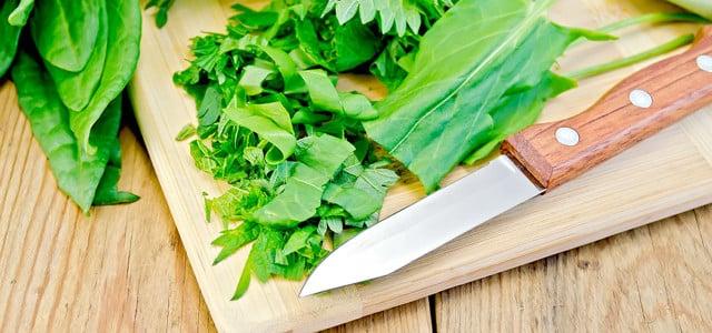 Geld sparen mit selbst hergestellten Unkrautvernichtern: Natürliche Alternativen für den biologischen Anbau Geld sparen mit selbst hergestellten Unkrautvernichtern: Natürliche Alternativen für den biologischen Anbau