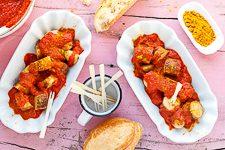 Genau wie im Imbiss: Unsere unwiderstehliche Currywurstsauce! Genau wie im Imbiss: Unsere unwiderstehliche Currywurstsauce!