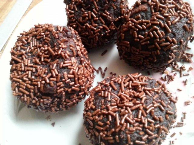 Authentisches Rumkugelrezept mit Schokorührkuchen