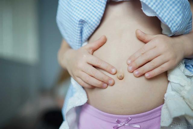 Ursachen und Symptome von übel riechendem Bauchnabel Ursachen und Symptome von übel riechendem Bauchnabel