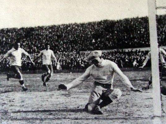 Die erste Fußball-Weltmeisterschaft in Uruguay: Ein historischer Sieg