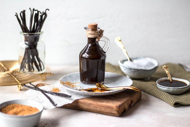 Wie man Vanilleextrakt ohne Alkohol selbst herstellt Wie man Vanilleextrakt ohne Alkohol selbst herstellt