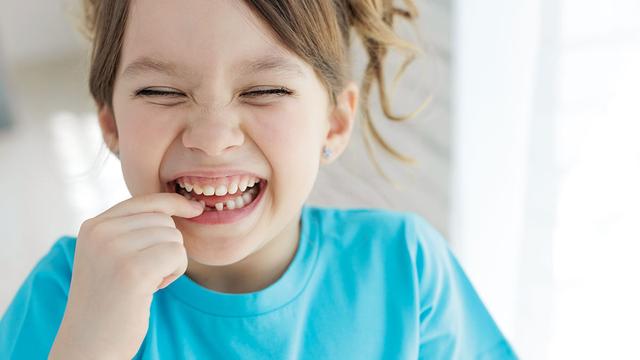 Der erste Wackelzahn: Ein großer Moment im Leben Ihres Kindes Der erste Wackelzahn: Ein großer Moment im Leben Ihres Kindes