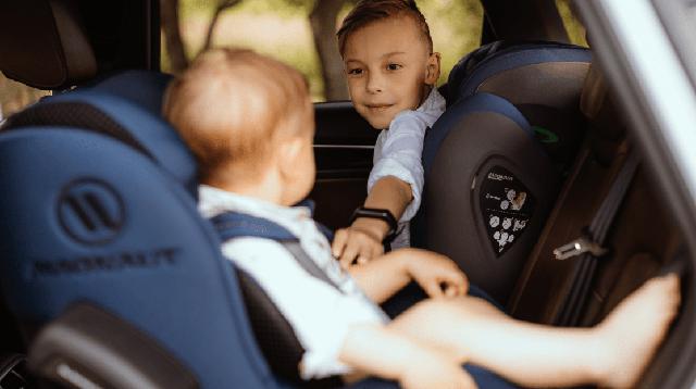 Ab welchem Alter darf ein Baby in Fahrtrichtung sitzen? Aktuelle Regeln für 2022 Ab welchem Alter darf ein Baby in Fahrtrichtung sitzen? Aktuelle Regeln für 2022