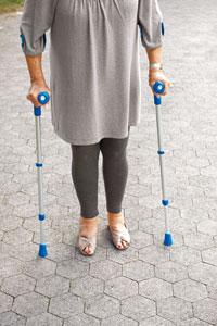 Hüft-OP: Wann kann ich auf Krücken verzichten? Hüft-OP: Wann kann ich auf Krücken verzichten?