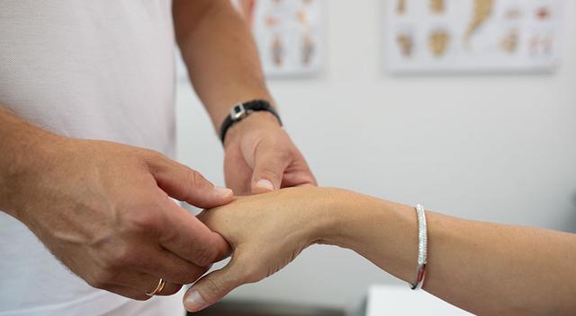 Autofahren nach einer Karpaltunneloperation: Wann ist es sicher?