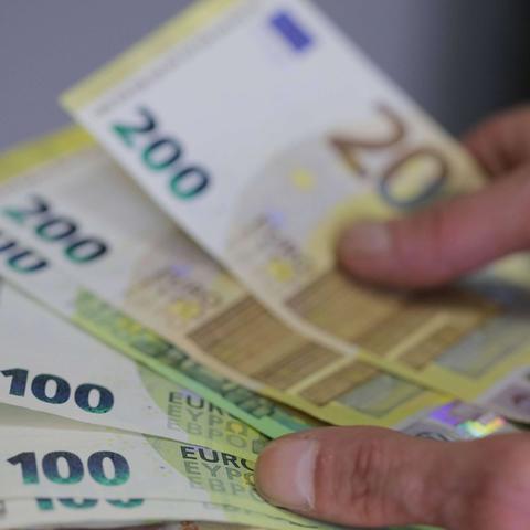 Wann wird die Sonderzahlung von 1240 Euro ausgezahlt? Wann wird die Sonderzahlung von 1240 Euro ausgezahlt?