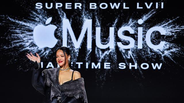 Rihanna tritt bei der Halbzeitshow des Super Bowl 2023 auf