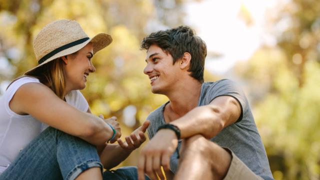 Anzeichen dafür, dass ein Mann verliebt ist Anzeichen dafür, dass ein Mann verliebt ist