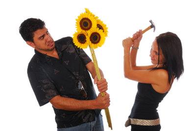 Wann wird das Verhalten einer Person als übergriffig eingestuft?