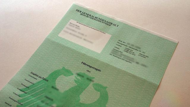 6. Führungszeugnis vs. Bundeszentralregisterauszug: Was ist der Unterschied? 6. Führungszeugnis vs. Bundeszentralregisterauszug: Was ist der Unterschied?