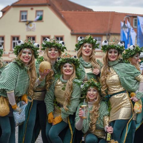 Traditioneller Altweiberfastnacht: Termine und Bräuche im Rheinland und anderen Regionen Deutschlands Traditioneller Altweiberfastnacht: Termine und Bräuche im Rheinland und anderen Regionen Deutschlands