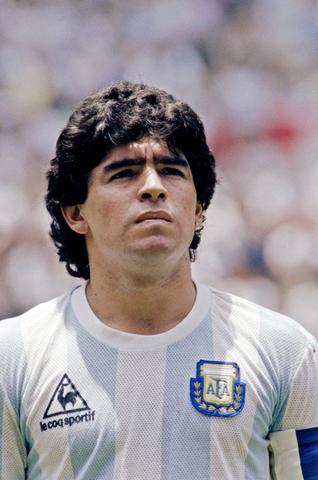 Diego Maradona: Der Tag, an dem eine Fußballikone uns verlassen hat Diego Maradona: Der Tag, an dem eine Fußballikone uns verlassen hat