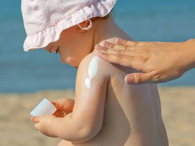 Wie oft und wie viel Sonnencreme sollte ich auftragen? Wie oft und wie viel Sonnencreme sollte ich auftragen?