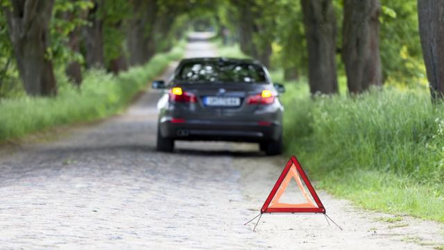 Sicherheit geht vor: In welchen Situationen das Warnblinklicht aktiviert werden sollte